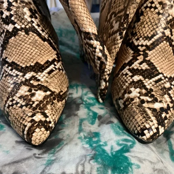 Tan & Brown Snakeskin Pattern Heeled Boots Various Sizes - Picture 5 of 8